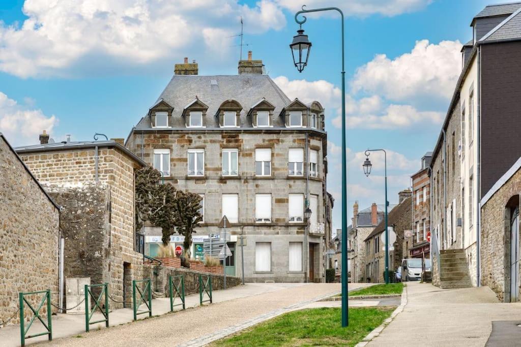 Panorama Sur Le Chateau De Carrouges Apartment Luaran gambar